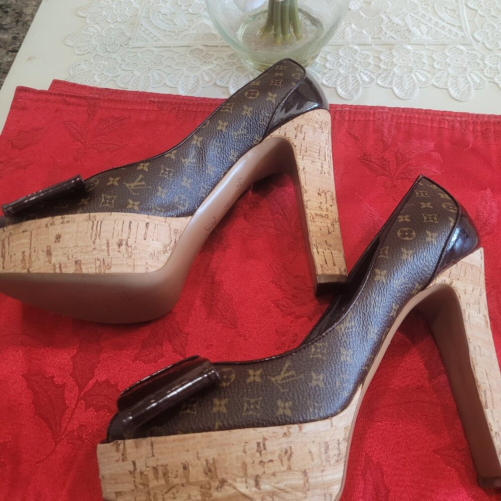 LOUIS VUITTON MONOGRAM RIVOLI SHOES